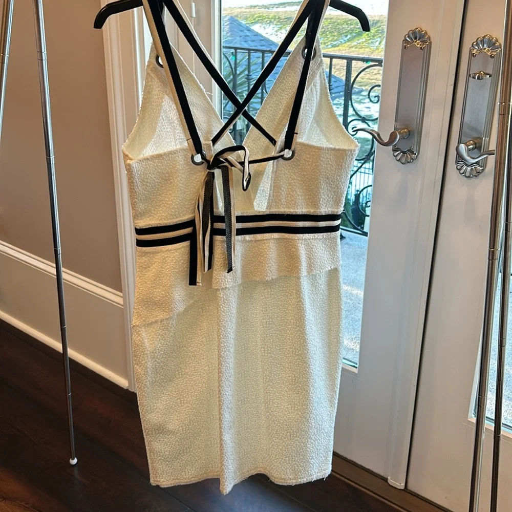Cocktail dress with cream and black trim detail - Picture 4 of 4